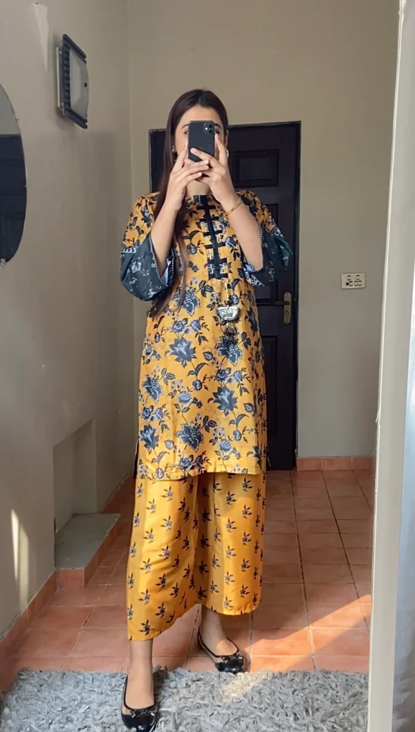 suit black and yellow